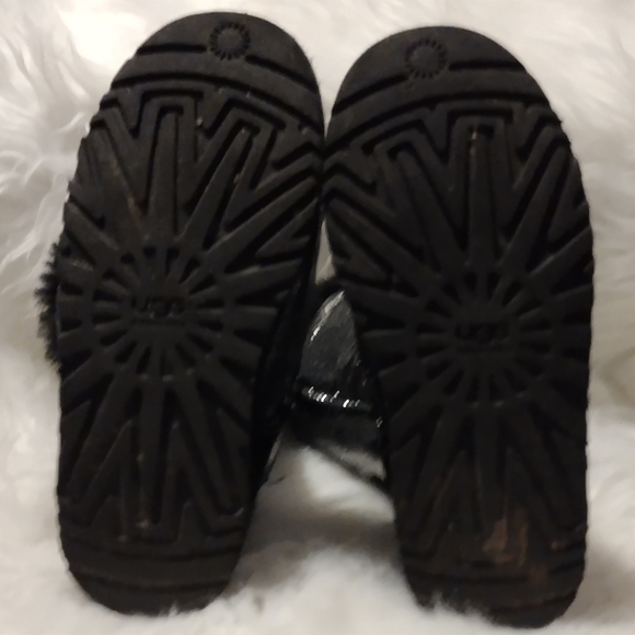 UGG BOOTS Girls Baily Boot Bows, Silver Sparkles, Black Sherpa size 5 - Picture 5 of 14
